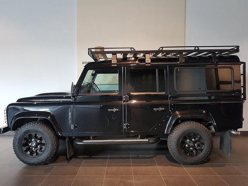 Mörkgrön (svart) Begagnad 2015 Land Rover Defender SUV | 999 000 kr - Bild 1/4