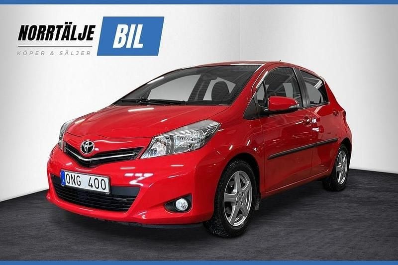 Begagnad Toyota Yaris Active 99 HK (72 kW) 2013 Röd Halvkombi