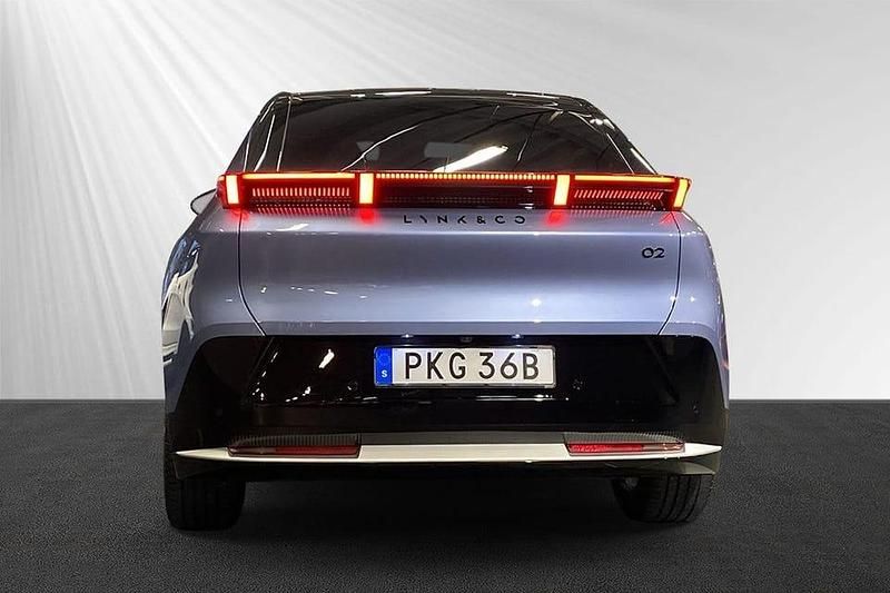 Begagnad Lynk & Co 02 202 kW (275 HK) 2024 Blå SUV