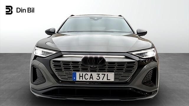 Begagnad Audi Q8 e-tron S-Line 300 kW (408 HK) 2024 Grå SUV