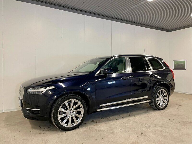 Mörkblå Begagnad 2016 Volvo XC90 SUV | 589 900 kr - Bild 1/4