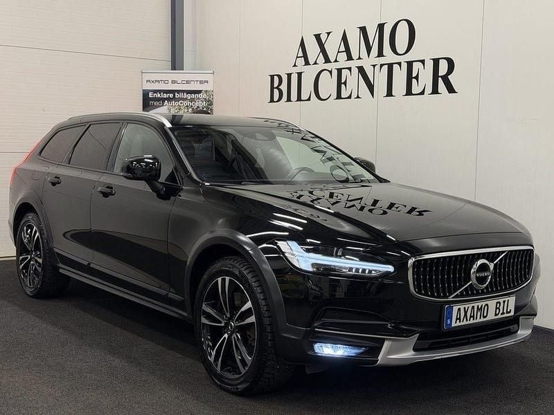 Svart Begagnad 2017 Volvo V90 CC Plus Kombi | 219 900 kr (Marknadspris) - Bild 1/4