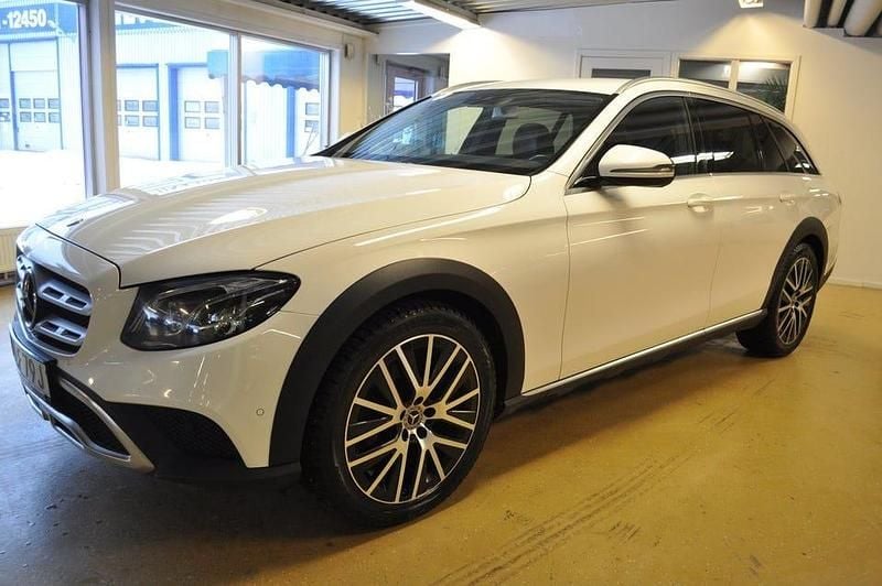 Begagnad Mercedes E220 All-Terrain Avantgarde 194 HK (142 kW) 2020 Polar white Kombi