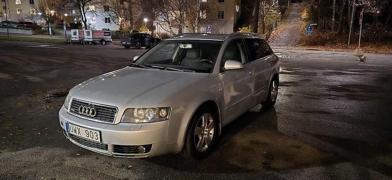 Silver Begagnad 2004 Audi A4 Kombi | 28 000 kr (Bra pris) - Bild 1/4