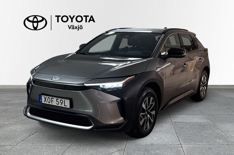 Silver Begagnad 2025 Toyota bZ4X Executive SUV | 469 000 kr (Marknadspris) - Bild 1/4