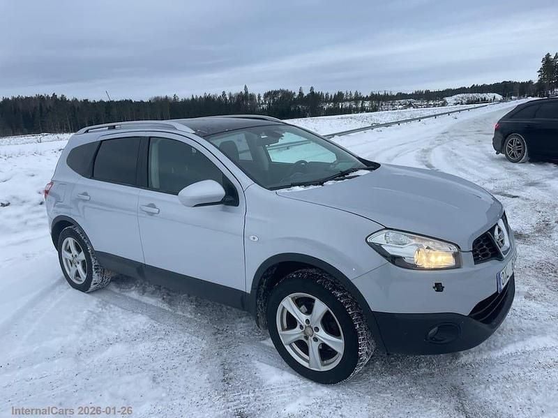 Begagnad Nissan Qashqai +2 141 HK (103 kW) 2010 Silver SUV