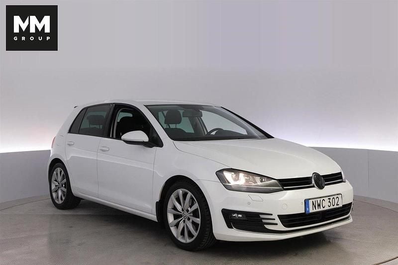 Vit Begagnad 2012 VW Golf VII Highline Halvkombi | 134 900 kr (Dyr) - Bild 1/4