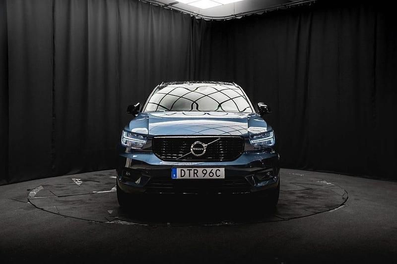 Begagnad Volvo XC40 R-Design 197 HK (144 kW) 2021 Mörkblå SUV