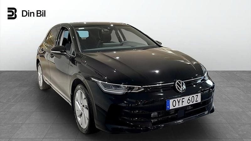 Svart Ny 2025 VW Golf VIII Life Halvkombi | 309 900 kr (Bra pris) - Bild 1/4