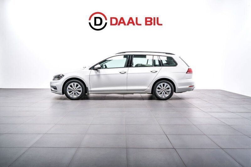 Vit Begagnad 2018 VW Golf VII Kombi | 169 700 kr (Marknadspris) - Bild 1/4