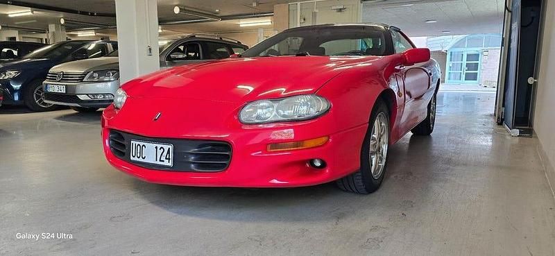 Begagnad Chevrolet Camaro 193 HK (141 kW) 1998 Röd Sportkupé