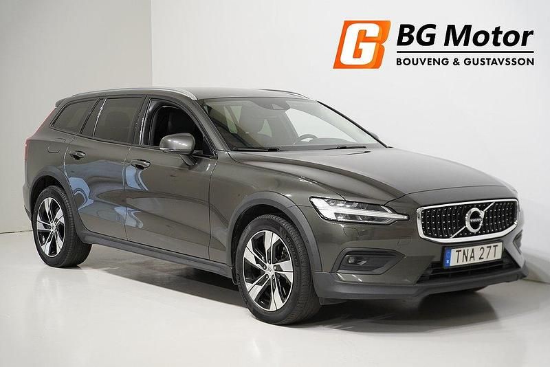 Mörkgrå (grå) Begagnad 2020 Volvo V60 CC Momentum Kombi | 269 800 kr (Lite dyr) - Bild 1/4