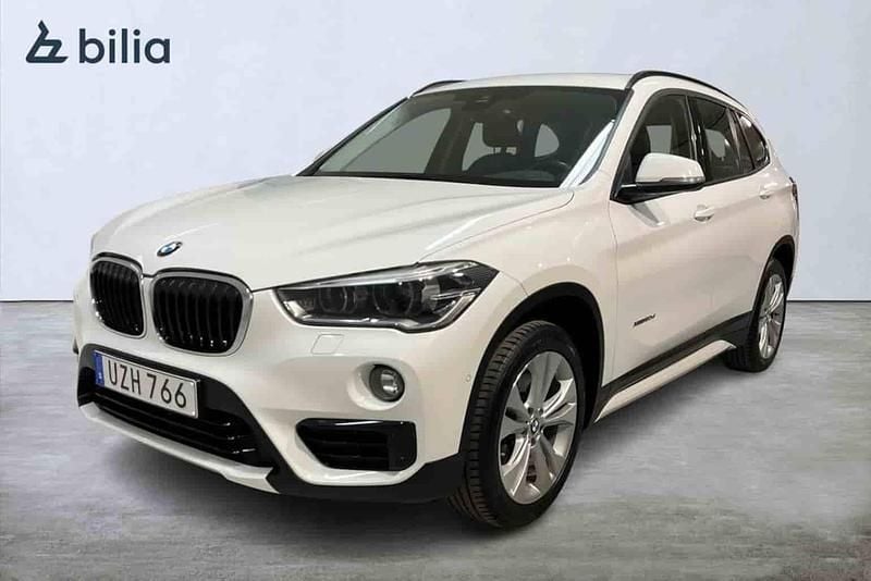 Vit Begagnad 2016 BMW X1 SUV | 179 000 kr (Marknadspris) - Bild 1/1