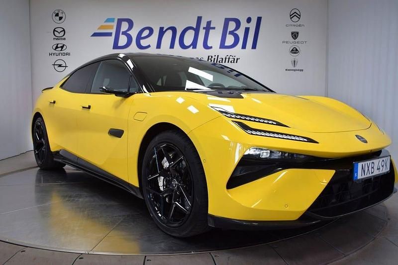 Solar yellow metallic Begagnad 2024 Lotus Emeya Halvkombi | 1 375 000 kr - Bild 1/4