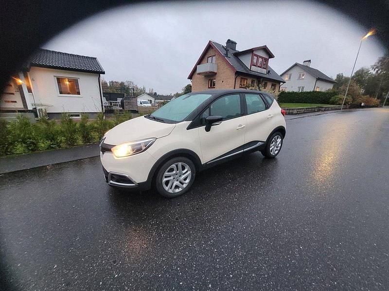 Gul Begagnad 2016 Renault Captur SUV | 75 000 kr (Bra pris) - Bild 1/4