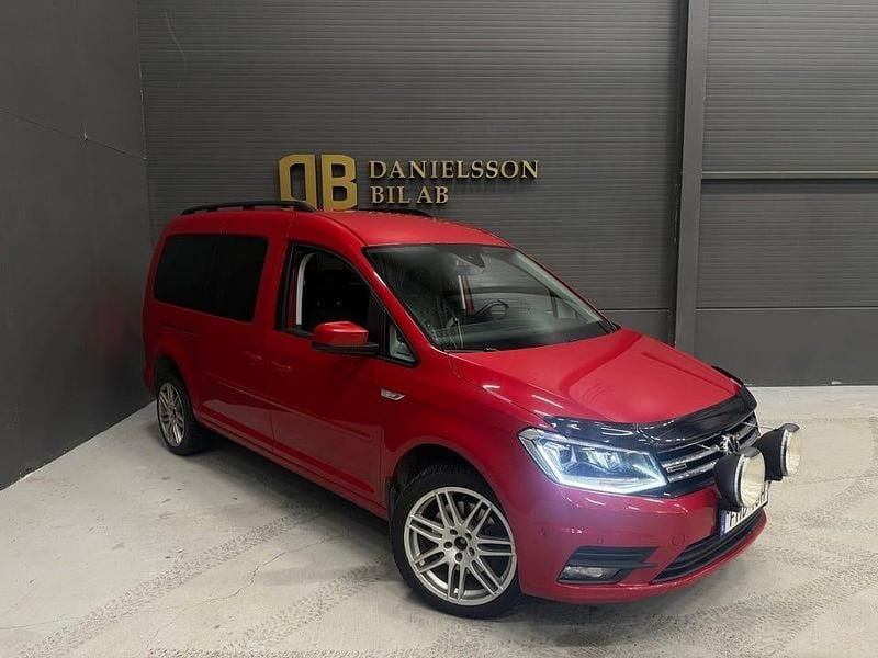 Röd Begagnad 2020 VW Caddy Maxi Life Life Minibuss | 259 800 kr (Marknadspris) - Bild 1/4
