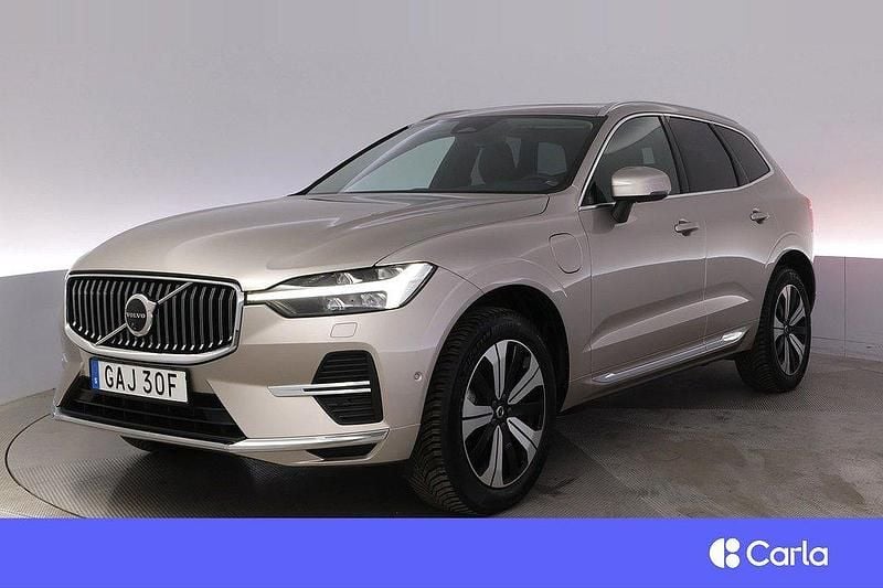 Ljusgrå Begagnad 2024 Volvo XC60 Plus SUV | 544 900 kr (Bra pris) - Bild 1/4