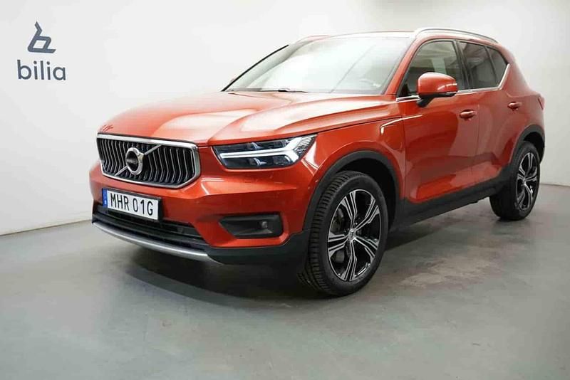 Röd Begagnad 2022 Volvo XC40 SUV | 279 900 kr - Bild 1/1