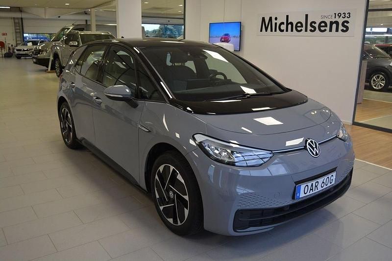 Grå Begagnad 2023 VW ID.3 Pro Performance Halvkombi | 279 900 kr (Marknadspris) - Bild 1/4