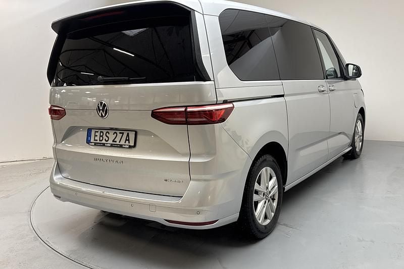 Begagnad VW Multivan 150 HK (110 kW) 2022 Silver Van