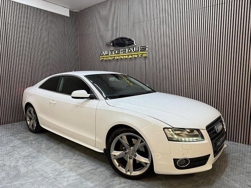 Vit Begagnad 2011 Audi A5 S-Line Sportkupé | 159 900 kr (Lite dyr) - Bild 1/4