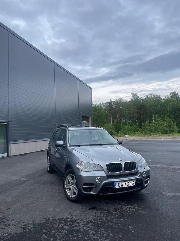 Grå Begagnad 2010 BMW X5 SUV | 115 000 kr (Marknadspris) - Bild 1/4