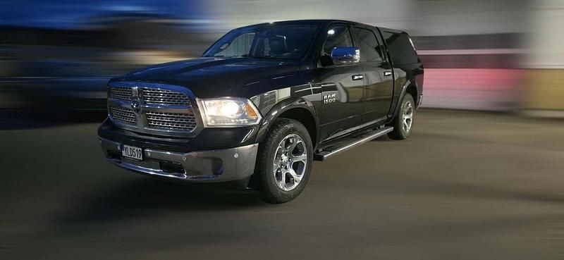 Svart Begagnad 2018 RAM 1500 Pickup | 275 000 kr - Bild 1/4