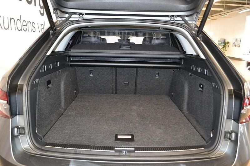 Begagnad Skoda Superb 203 HK (149 kW) 2022 Grå Kombi