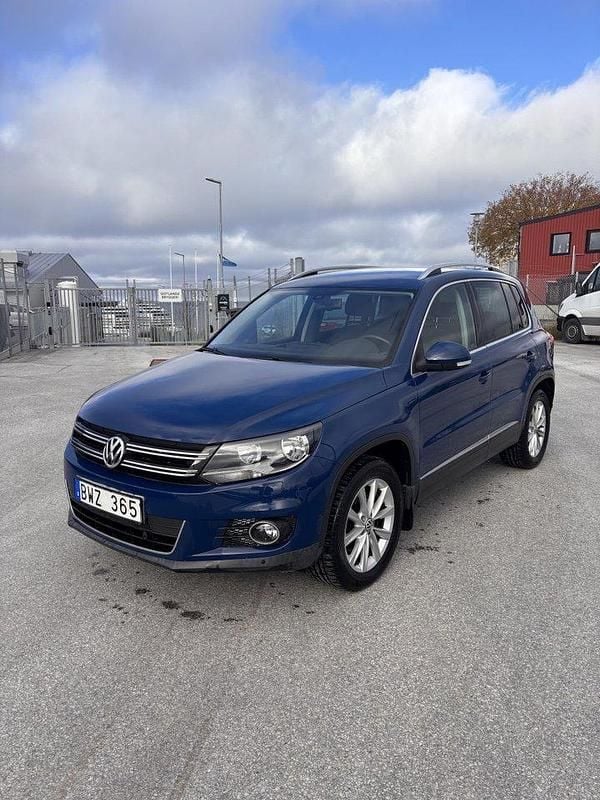 Blå Begagnad 2012 VW Tiguan Sportline SUV | 85 000 kr (Bra pris) - Bild 1/4