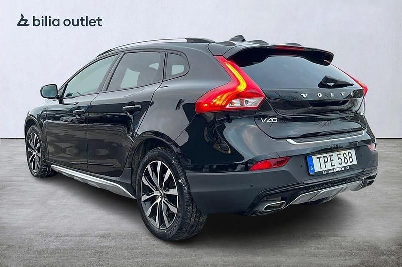 Begagnad Volvo V40 CC Pro 150 HK (110 kW) 2019 Svart Kombi