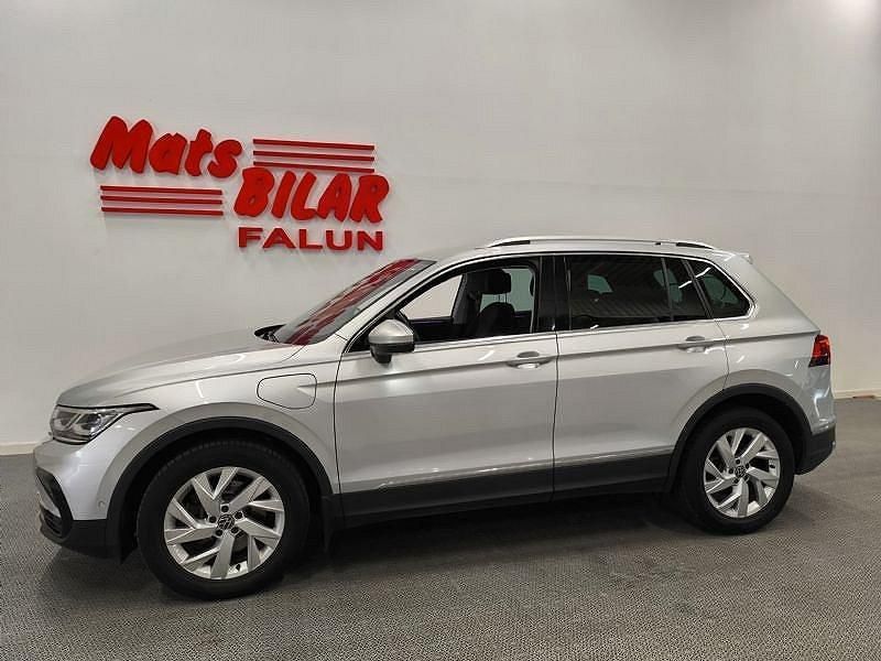 Silver Begagnad 2021 VW Tiguan Elegance SUV | 319 900 kr (Marknadspris) - Bild 1/4