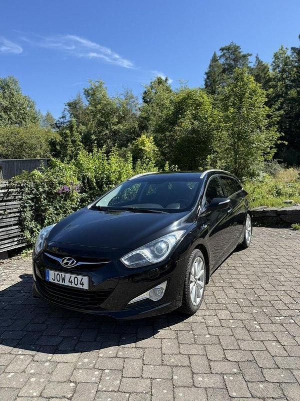 Svart Begagnad 2013 Hyundai i40 Kombi | 55 000 kr (Marknadspris) - Bild 1/4