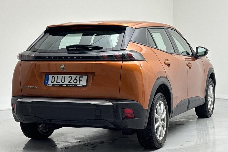 Begagnad Peugeot e-2008 100 kW (136 HK) 2022 Orange SUV