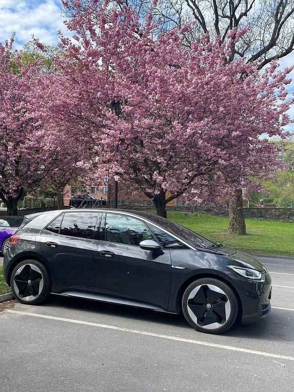 Begagnad VW ID.3 Pro Performance 150 kW (204 HK) 2021 Mörkt grå/grafit Halvkombi