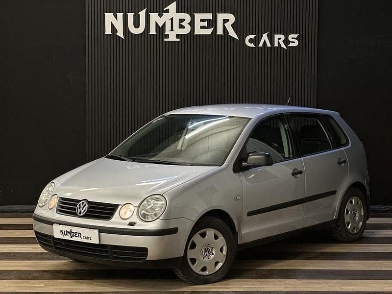 Begagnad VW Polo Basis 75 HK (55 kW) 2003 Silver Halvkombi