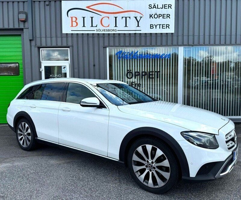 Vit Begagnad 2019 Mercedes E220 Avantgarde Kombi | 259 900 kr (Marknadspris) - Bild 1/4