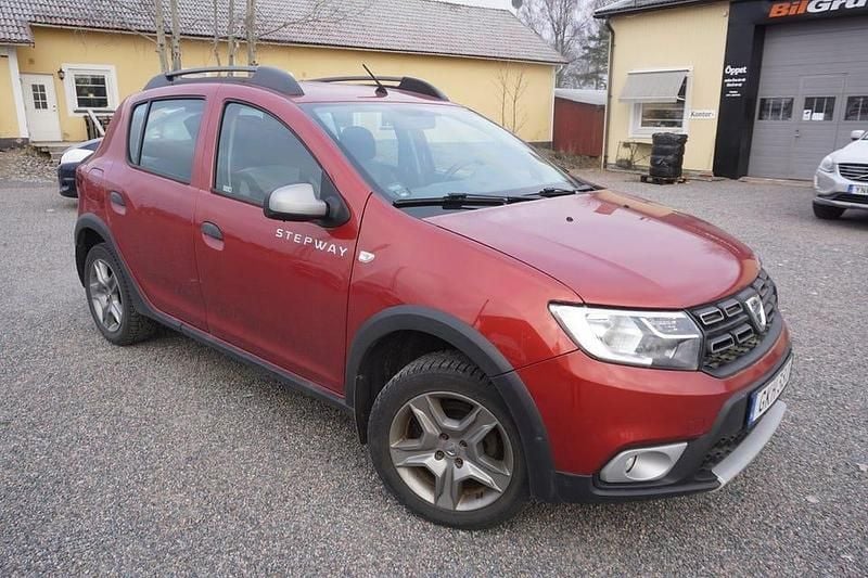 Röd Begagnad 2016 Dacia Sandero Stepway Kombi | 69 900 kr (Marknadspris) - Bild 1/4