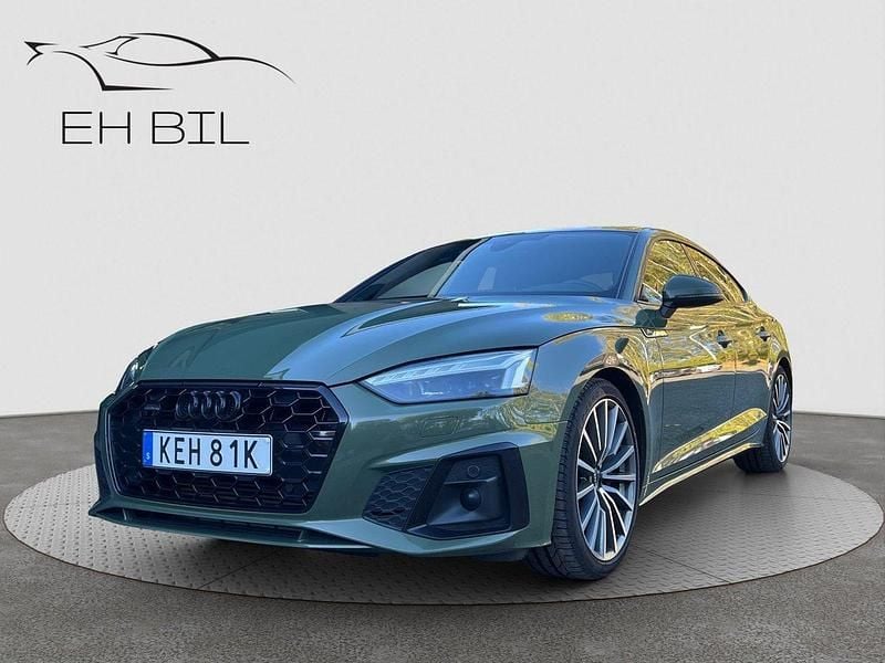 Mörkgrön (grön) Begagnad 2022 Audi A5 Sportback S-Line Halvkombi | 374 900 kr (Lite dyr) - Bild 1/4