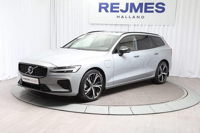 Grå Begagnad 2024 Volvo V60 Ultra Kombi | 599 500 kr - Bild 1/4