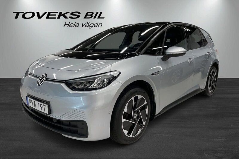 Silver (scale silver metallic bla) Begagnad 2023 VW ID.3 Pro Performance Halvkombi | 329 900 kr (Dyr) - Bild 1/4