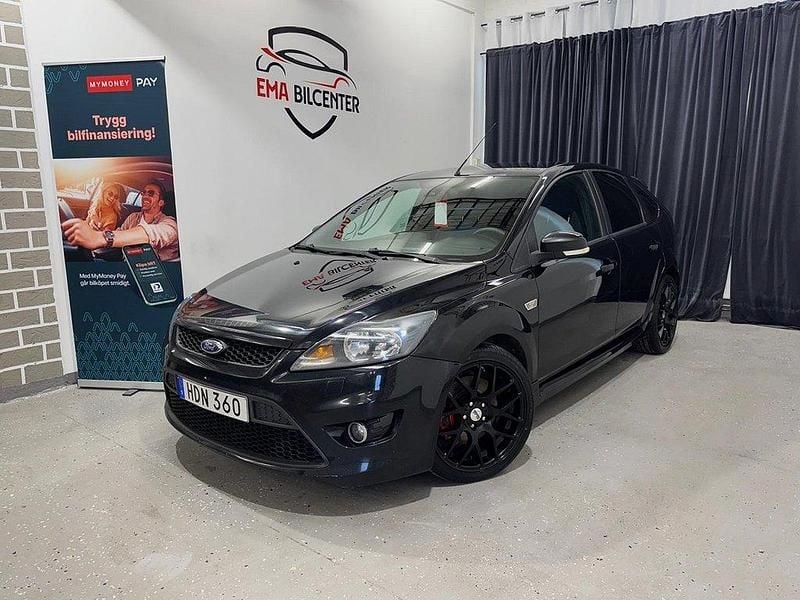 Svart Begagnad 2008 Ford Focus ST Halvkombi | 62 900 kr (Bra pris) - Bild 1/4