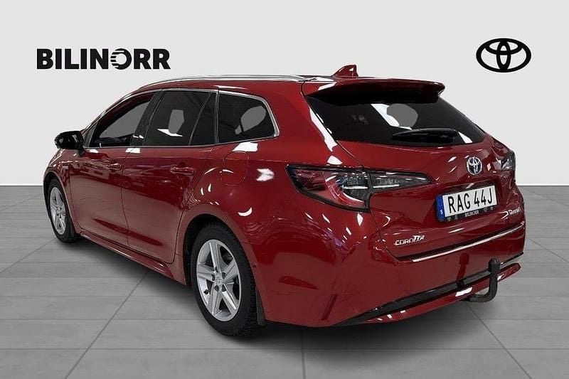 Begagnad Toyota Corolla Executive 124 HK (91 kW) 2019 Röd Kombi