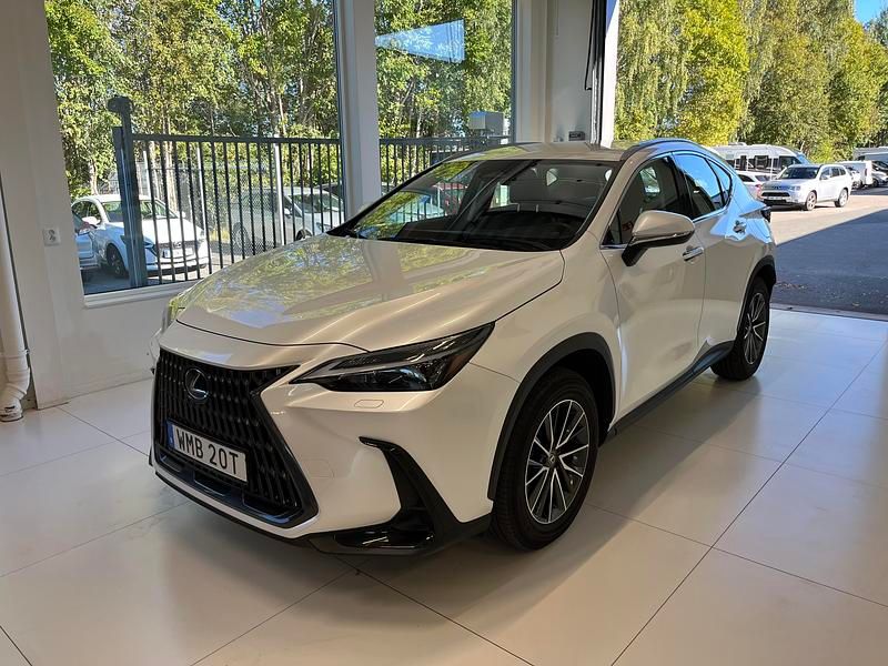 Begagnad Lexus NX350h 245 HK (180 kW) 2023 Vit SUV