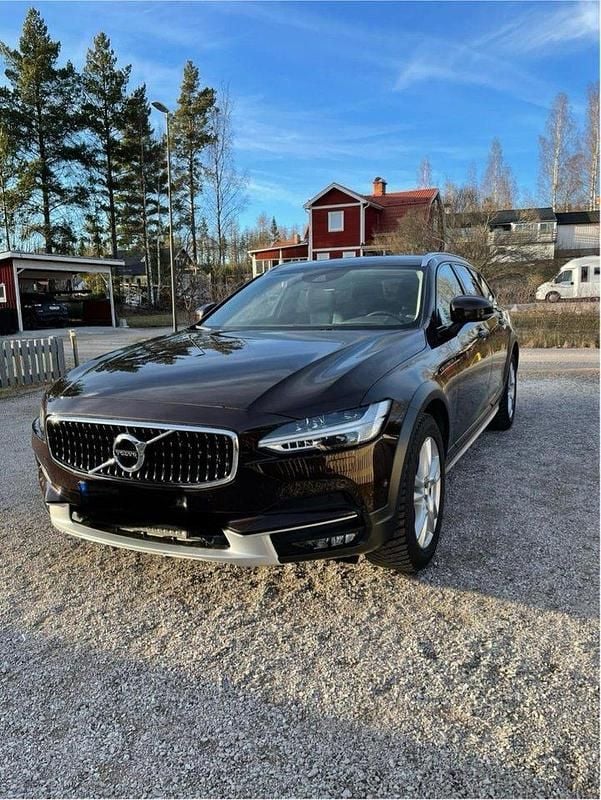 Brun Begagnad 2018 Volvo V90 CC Inscription Kombi | 279 000 kr (Superpris) - Bild 1/3