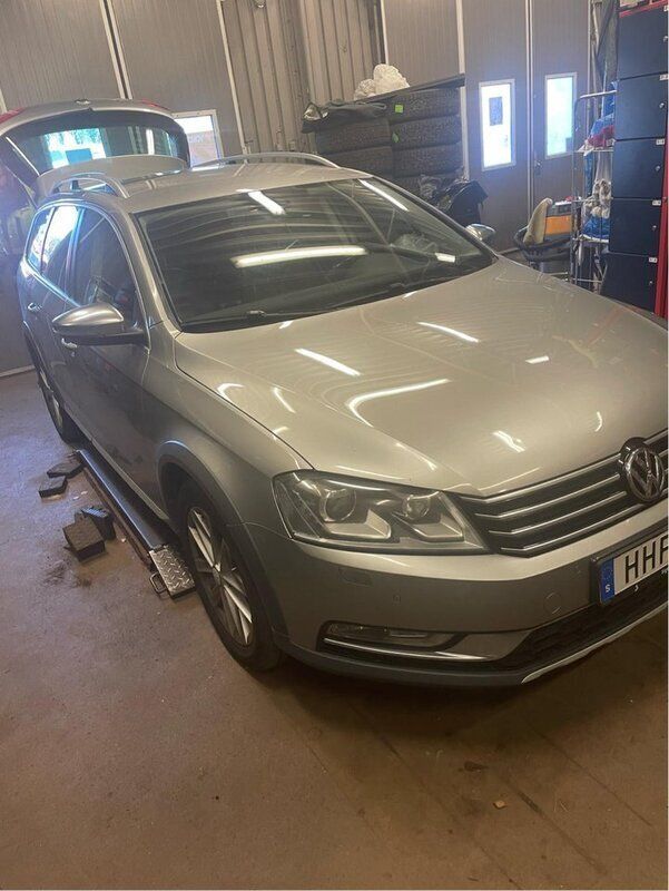 Silver Begagnad 2015 VW Passat Alltrack Kombi | 124 900 kr (Bra pris) - Bild 1/4