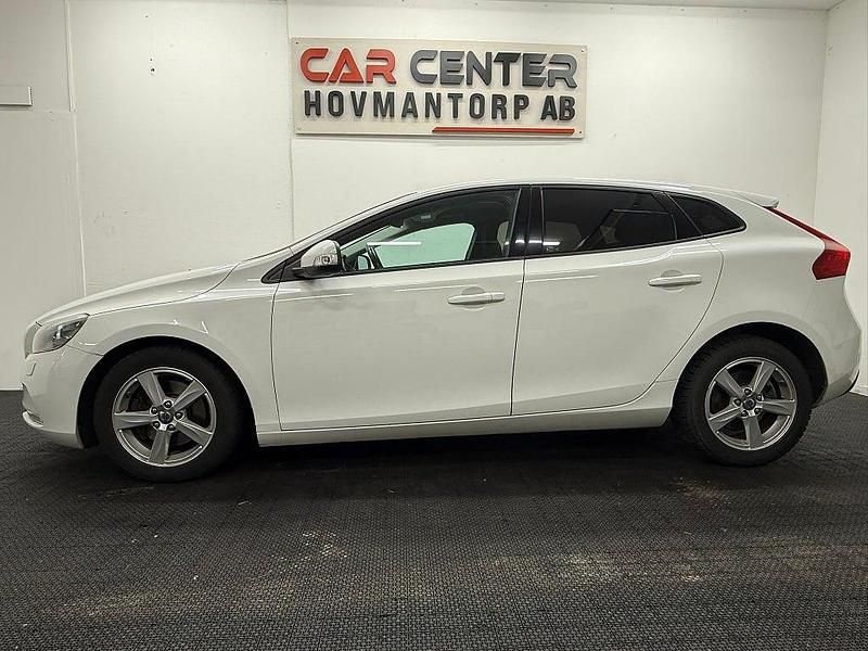 Begagnad Volvo V40 Kinetic 120 HK (88 kW) 2014 Vit Halvkombi