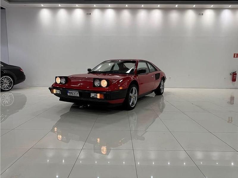 Röd Begagnad 1985 Ferrari Mondial Sportkupé | 499 900 kr - Bild 1/4