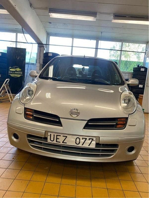 Silver Begagnad 2003 Nissan Micra Halvkombi | 33 000 kr (Marknadspris) - Bild 1/4