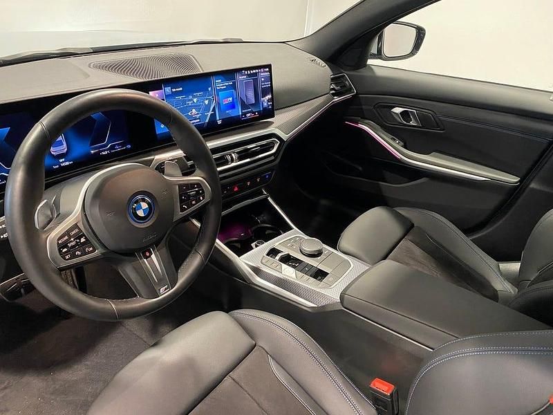 Begagnad BMW 330 M Sport 292 HK (214 kW) 2024 Brooklyn grå metallic Sedan