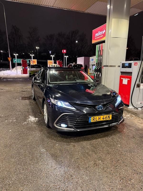Begagnad Toyota Camry Hybrid 218 HK (160 kW) 2022 Sedan